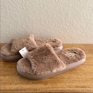 32 Degree Heat Brown Tan Fuzzy Faux Fur Slippers Size Large 9 / 10